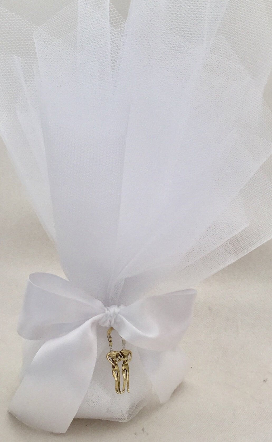 10 Wedding favors.Elegant wedding, Greek figures. Two figures in raw bronze, Tulles, satin ribbon, sugared almonds inside