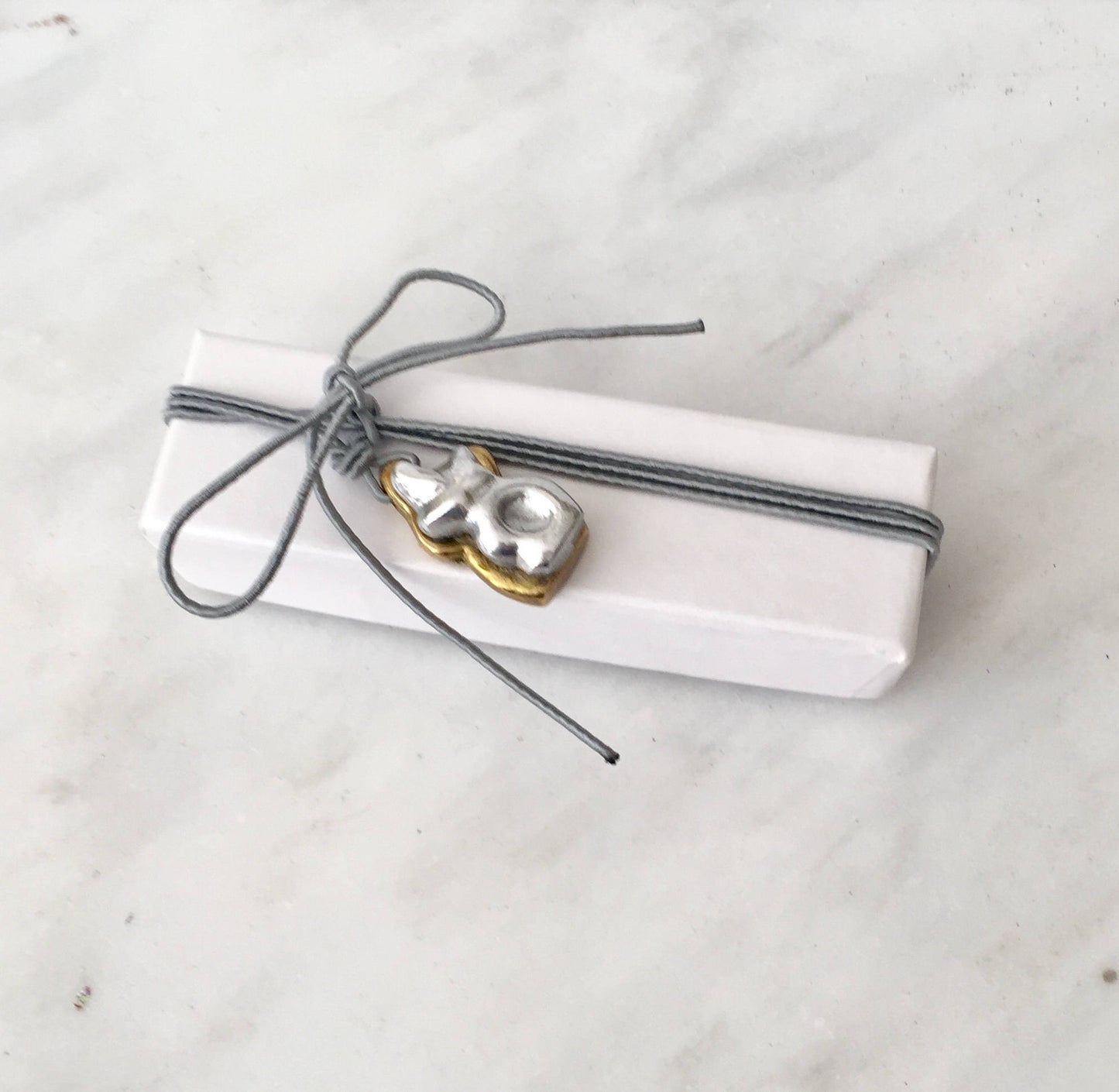wedding favors,mini figurines of a loving couple, pendant,20 bomboniere,wedding favor boxes, wedding favors,wedding favors,sugared almonds.