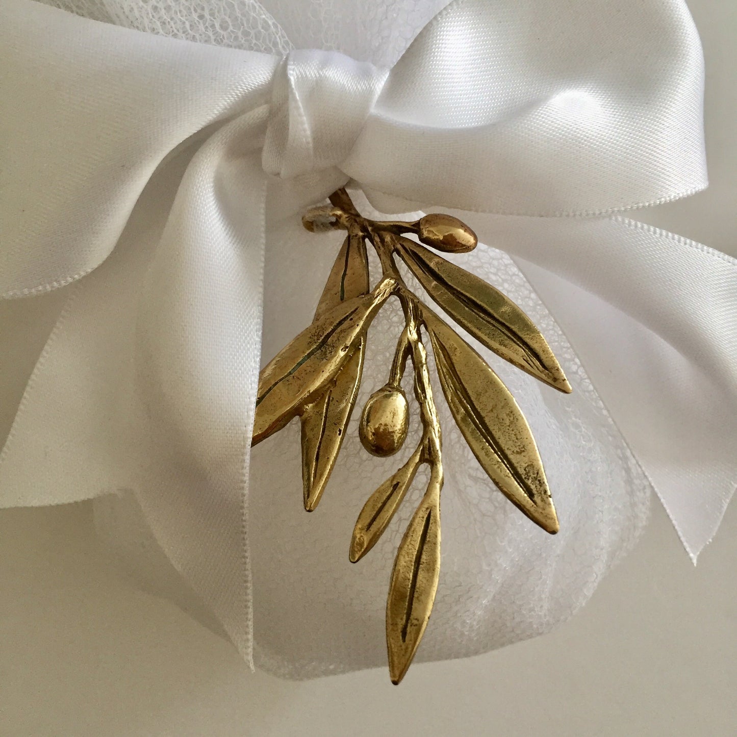Wedding favors, handmade wedding, woodland wedding, olive twig, 20 wedding favors, made to order, handmade bronze twig hanging from a tulle