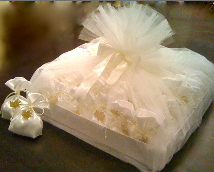 WEDDING SHOWER FAVORS,Bridal gift,jewelry mementos,hostess gifts,decoration doves,Greek wedding favor bombonieres.20 pieces
