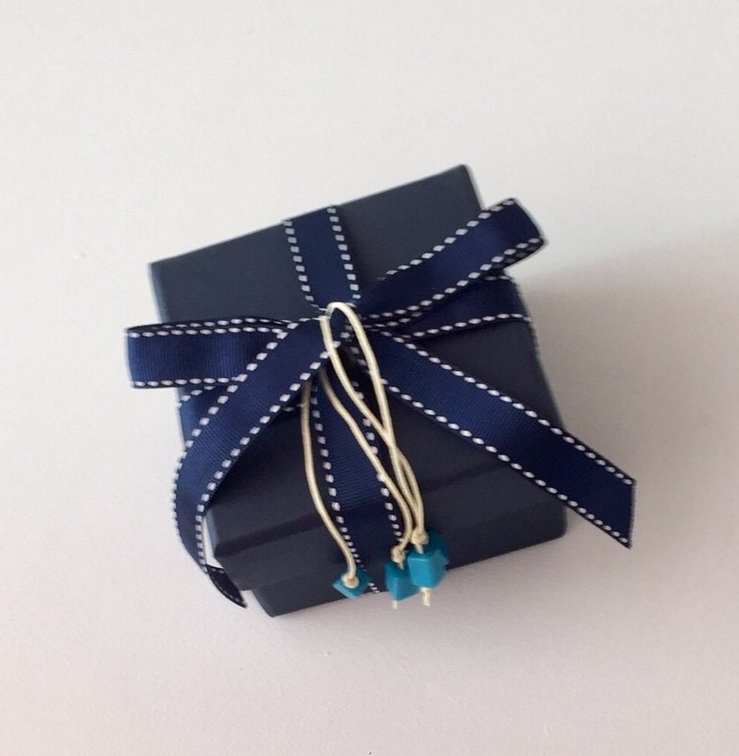 10 unique wedding favors, sea side or island wedding, guest gift, handmade to order, aluminium boat on white marble, no two are alike