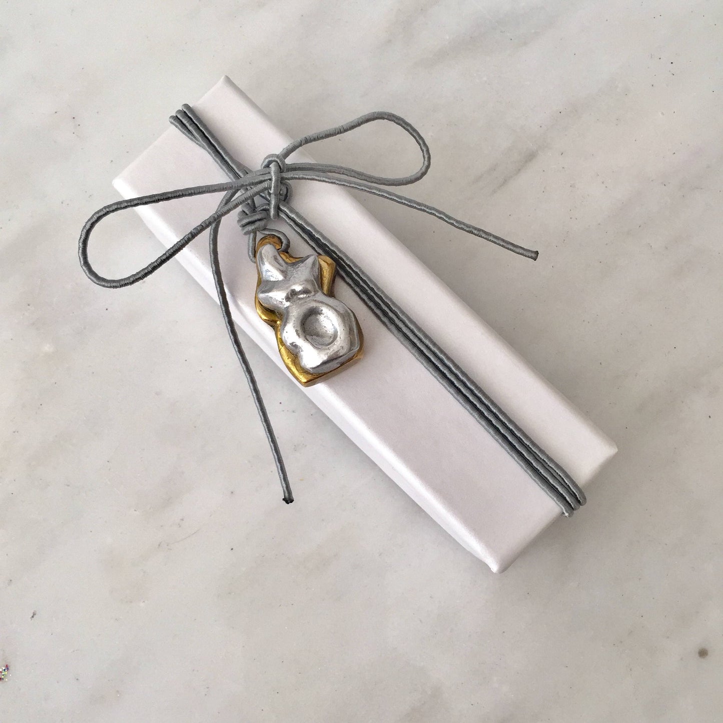 wedding favors,mini figurines of a loving couple, pendant,20 bomboniere,wedding favor boxes, wedding favors,wedding favors,sugared almonds.