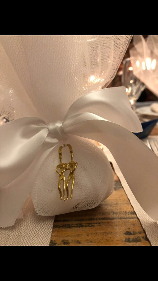 10 Wedding favors.Elegant wedding, Greek figures. Two figures in raw bronze, Tulles, satin ribbon, sugared almonds inside