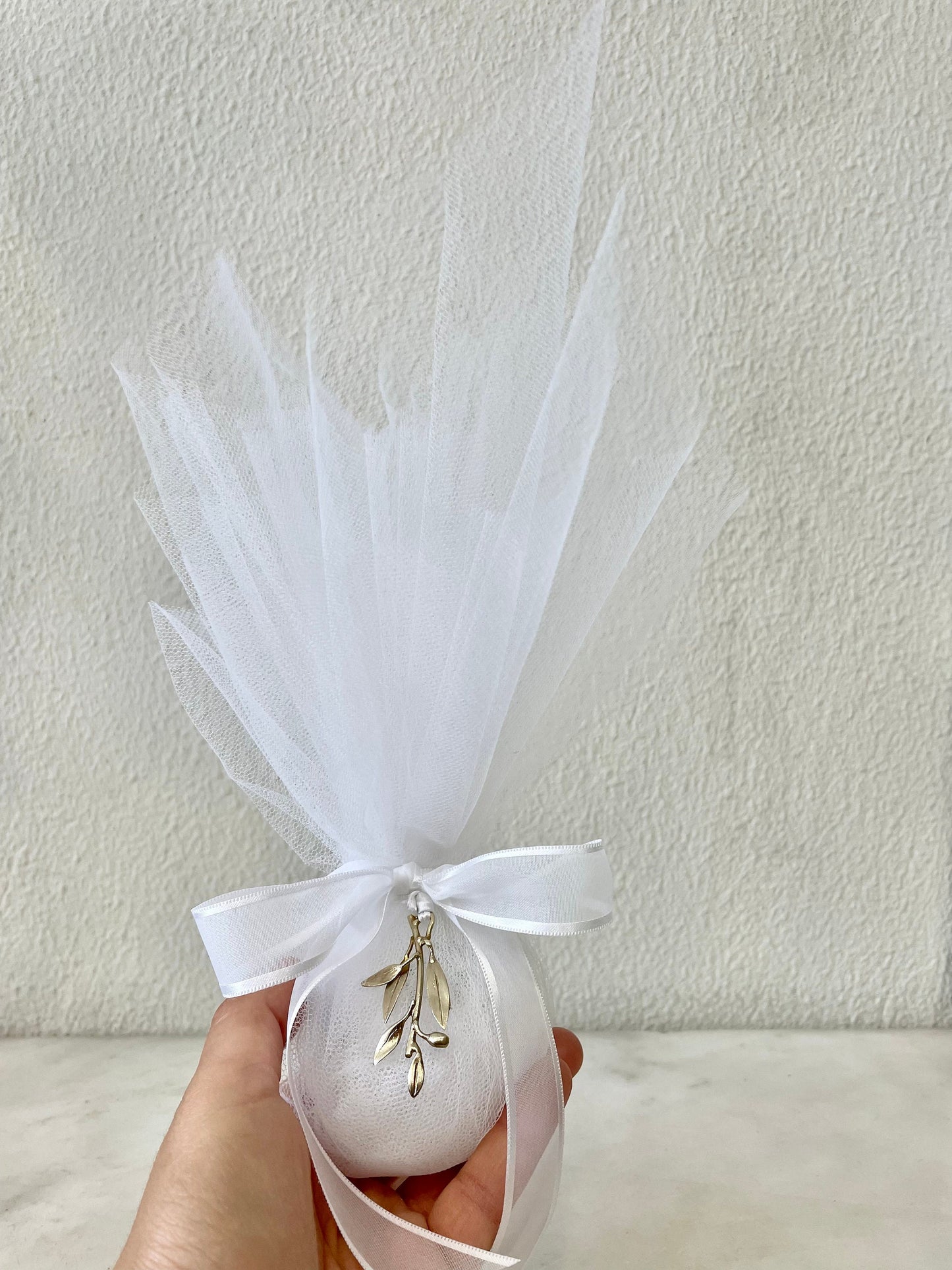 Twig wedding favour. Raw bronze olive branch tied on tulles with sugared almonds inside. Set of 30 items.