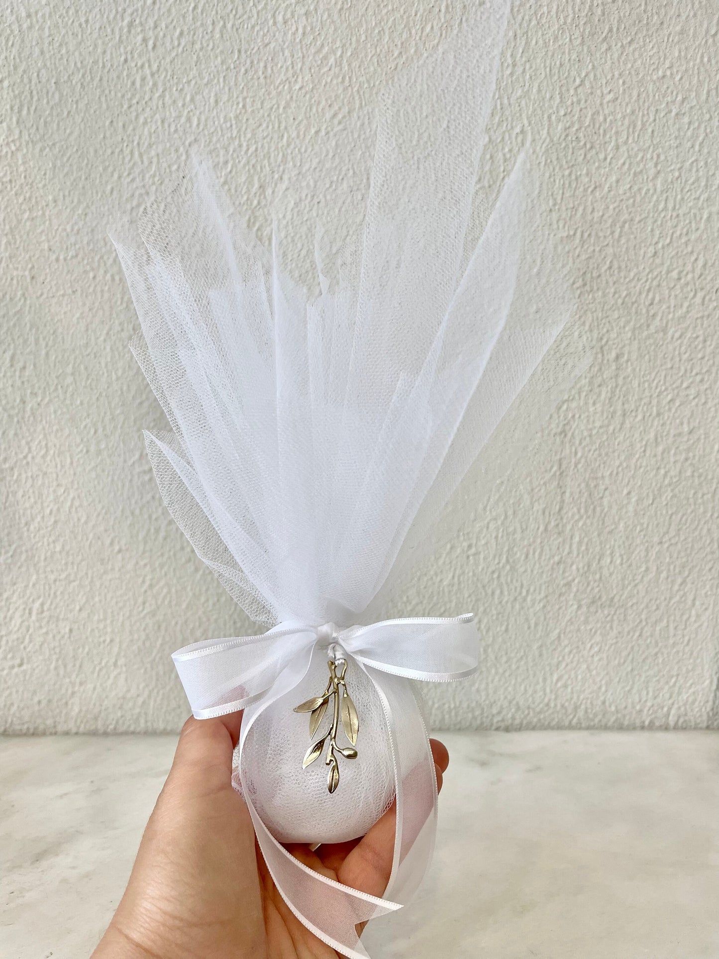 Twig wedding favour. Raw bronze olive branch tied on tulles with sugared almonds inside. Set of 30 items.