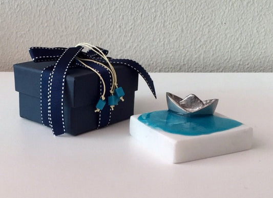 10 unique wedding favors, sea side or island wedding, guest gift, handmade to order, aluminium boat on white marble, no two are alike