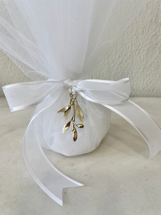 Twig wedding favour. Raw bronze olive branch tied on tulles with sugared almonds inside. Set of 30 items.